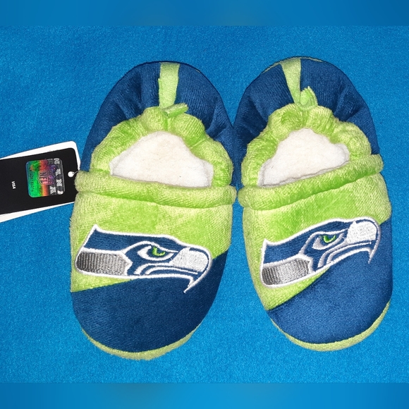 NWT *2 AVAIL* Kids L Seattle Seahawks comfy soft warm Slippers - Picture 1 of 2